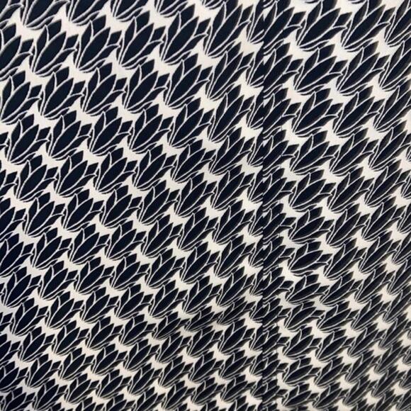 Elegant Black and White Houndstooth Print Long Sleeve Top - Picture 3 of 3